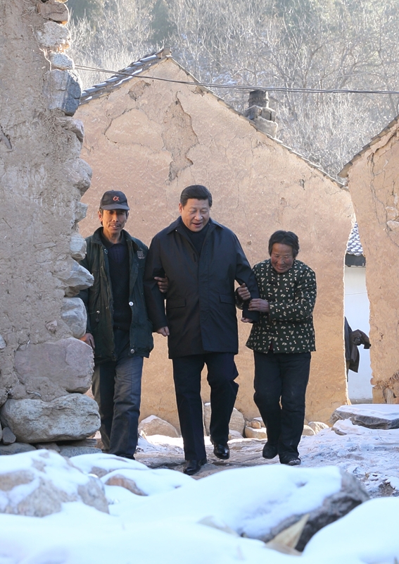 2012年12月30日，習(xí)近平到河北阜平看望慰問(wèn)困難群眾。