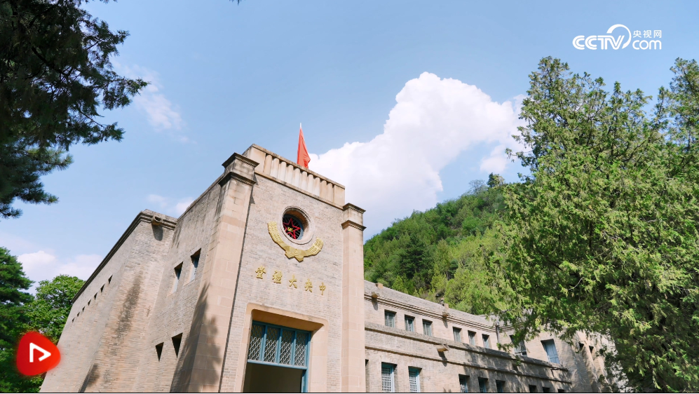 清澈的愛 只為中國(guó)丨踏上紅色土地