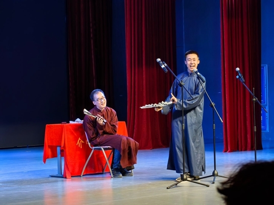 “介四嘛呀？介四相聲社啊”