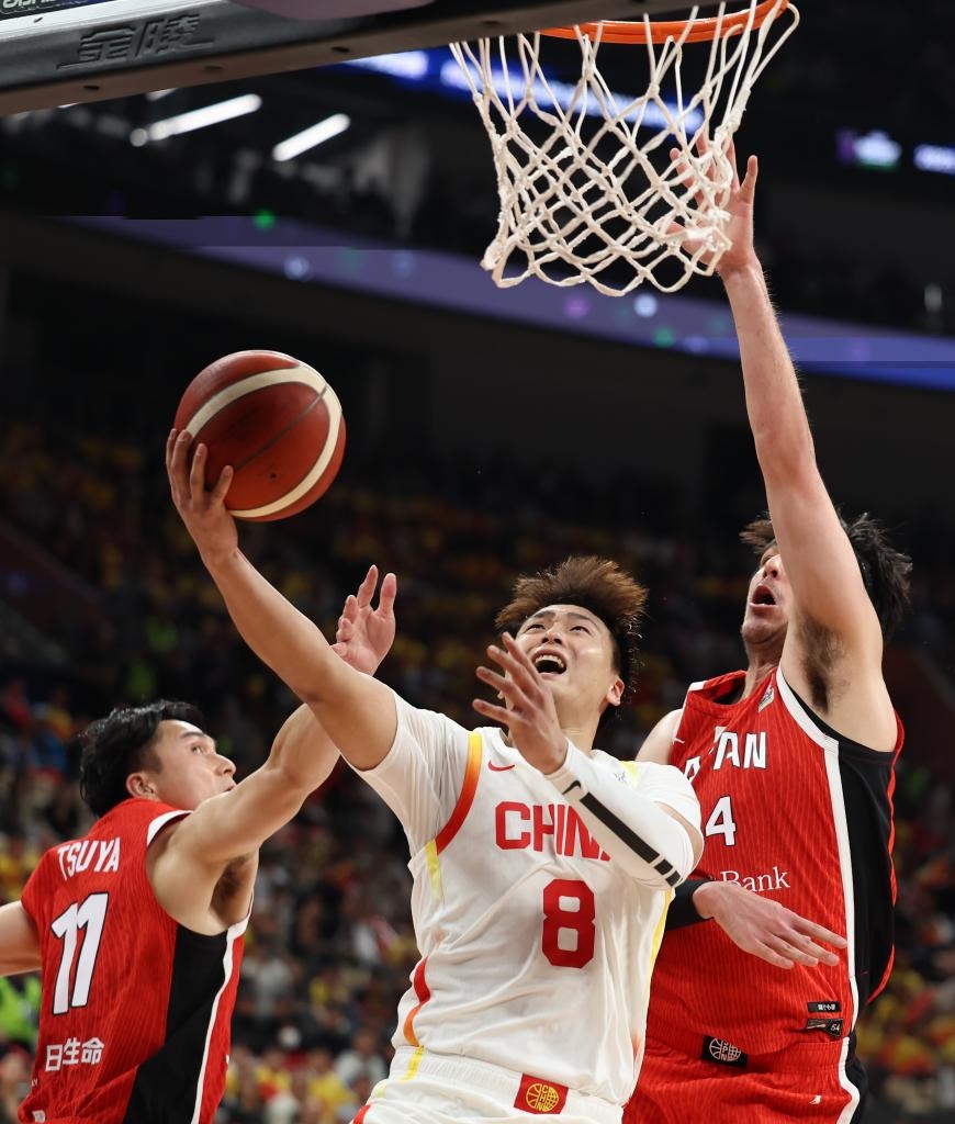 中國男籃42分大勝日本隊(duì) 晉級(jí)亞洲杯正賽